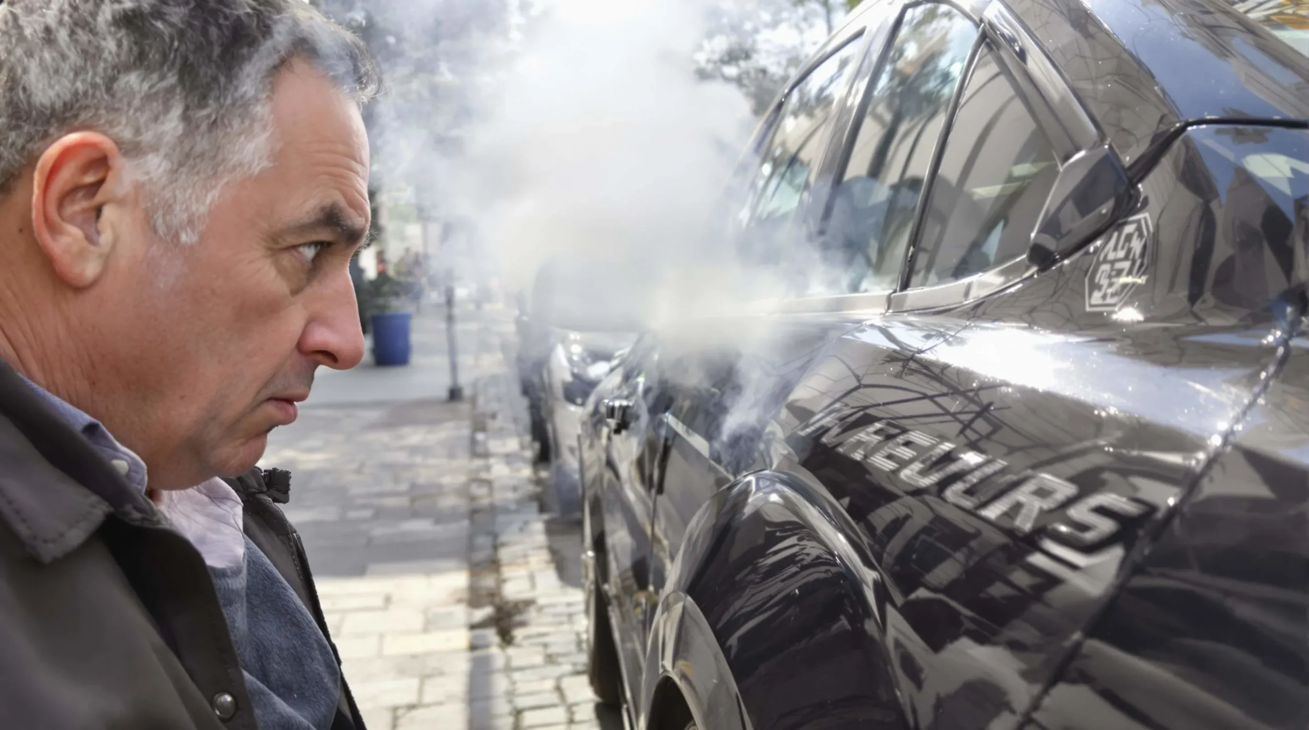 ma voiture fume blanc et sent mauvais